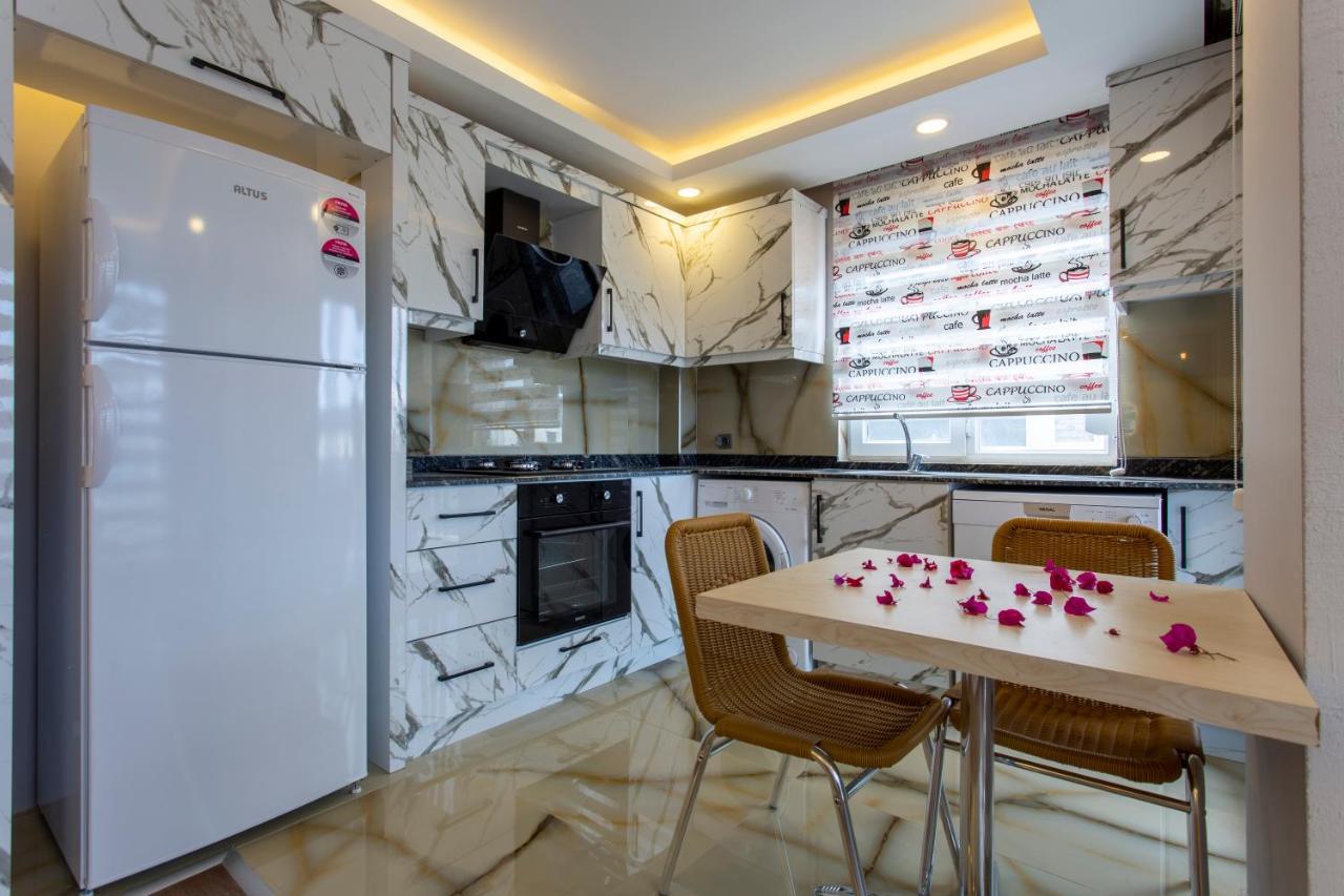 Avullar Palace Mit Pool In Appartement *